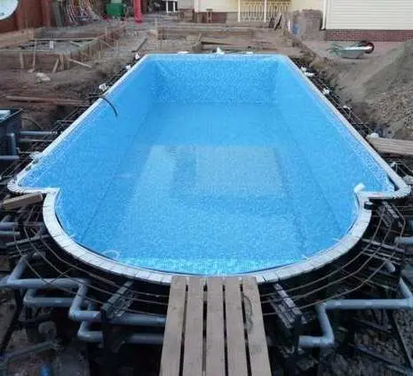 Строительство бассейна из бетона